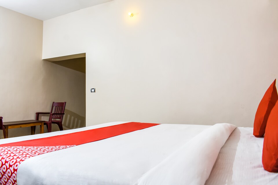 OYO Laxmi Niwas, Chandrasekharpur, Bhubaneswar