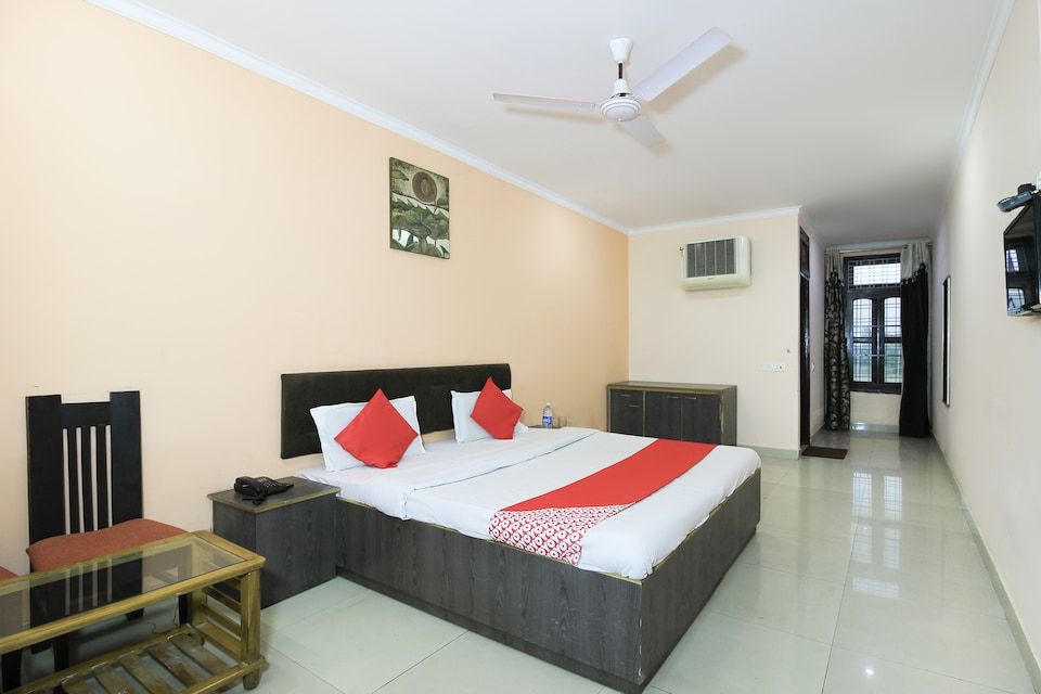 OYO 70592 Hotel Redison Restaurant & Bar, ISBT Kashipur, Kashipur