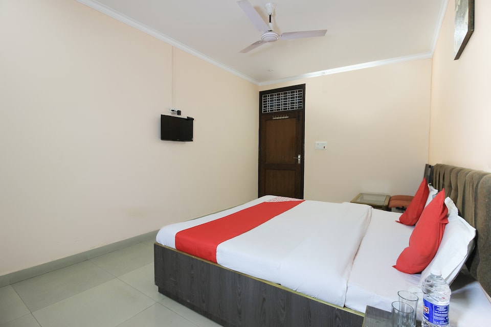 OYO 70592 Hotel Redison Restaurant & Bar, ISBT Kashipur, Kashipur