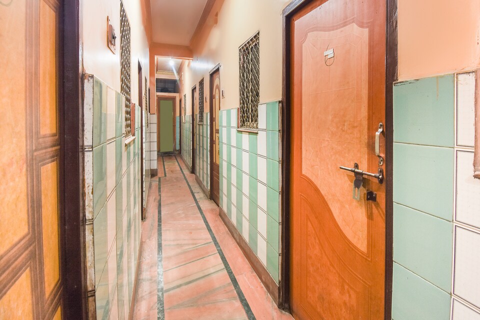 SPOT ON 70605 Taj Guest House, Howrah Kolkata, Kolkata