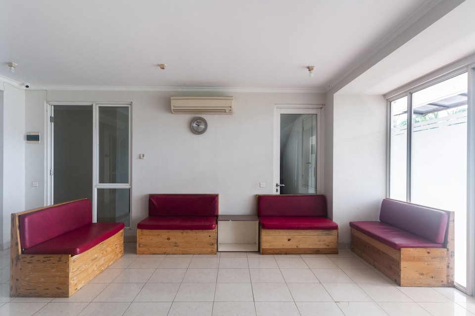 OYO 3049 Scientia Dormitory Syariah, Gading Serpong, Tangerang