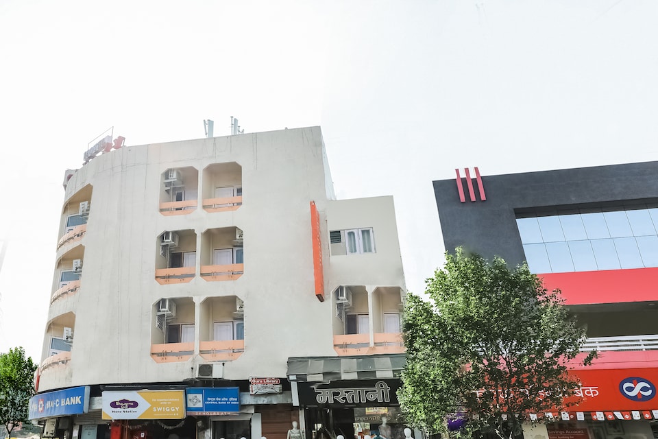 Capital O 10720 Hotel Galaxy, Bhawarkua Indore, Indore