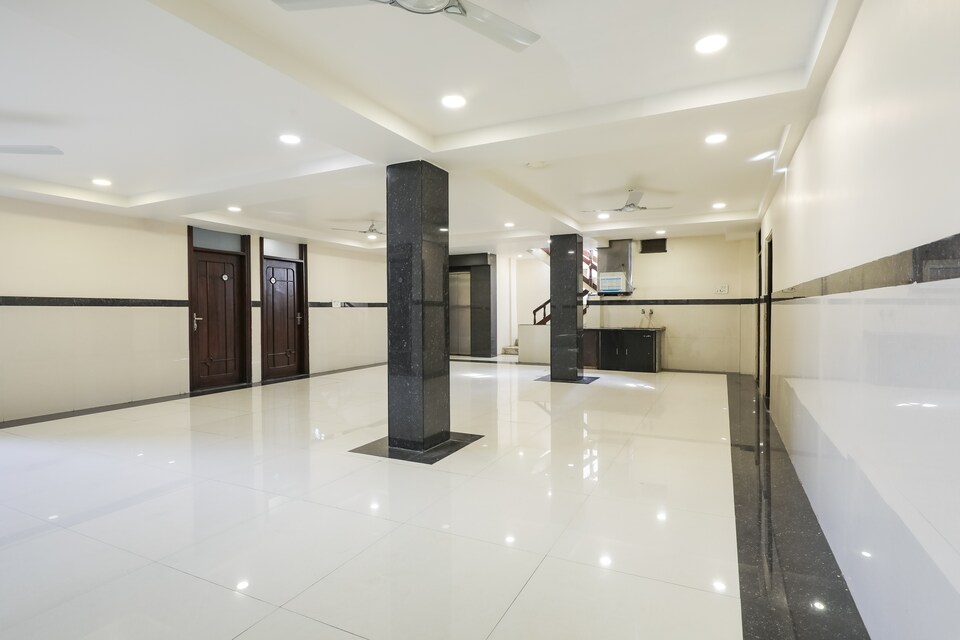 Capital O 10720 Hotel Galaxy, Bhawarkua Indore, Indore