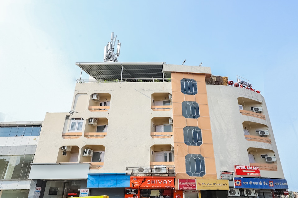 Capital O 10720 Hotel Galaxy, Bhawarkua Indore, Indore