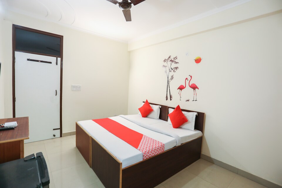 OYO 70622 Beyond Stays, Noida Expressway SEZ, Noida