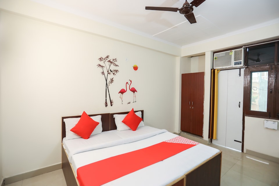 OYO 70622 Beyond Stays, Noida Expressway SEZ, Noida