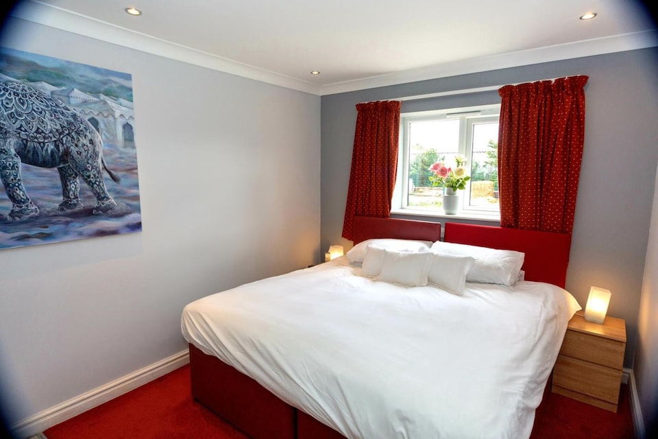 OYO Lenox Farm, Hale, Hale