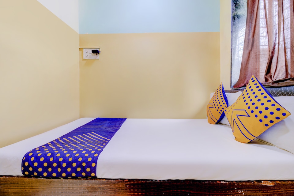 OYO Hotel Al Makkah Managed By Hotel Paris Near Marine Drive Beach, Mumbai CST-Churchgate-Colaba, Mumbai