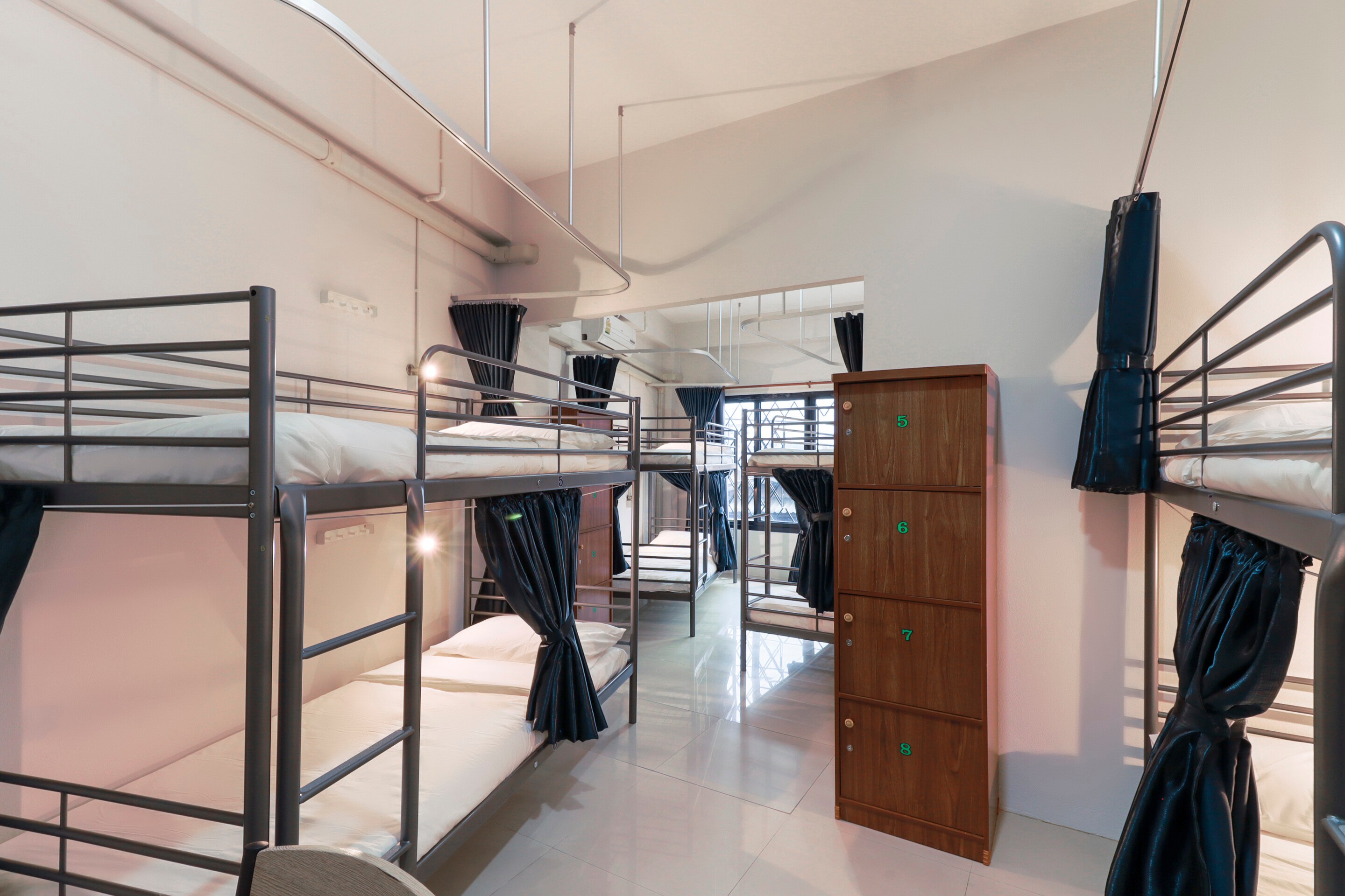 OYO 724 Green Light Cafe&bed Hostel, OYO Hotels Chiang Mai ...