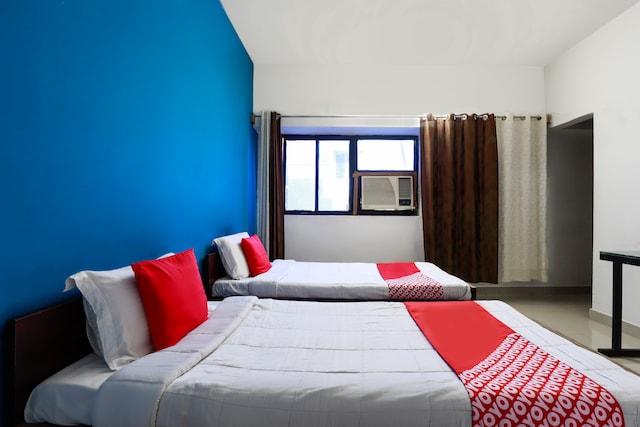 OYO Flagship 70693 Mohan service Apartment