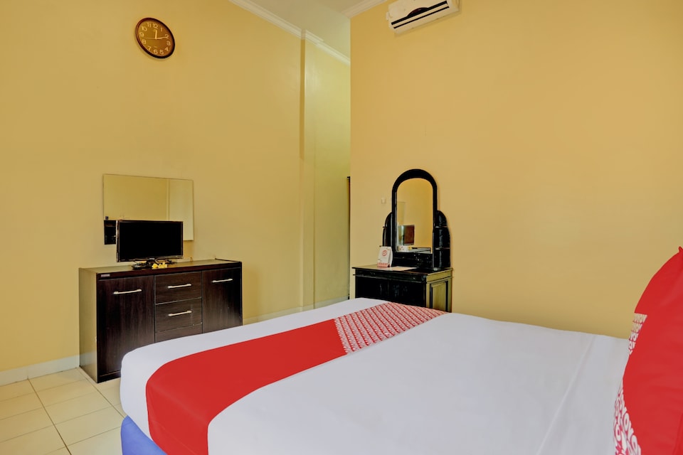 OYO 3096 Hotel Dewi Warsiki Near Gilimanuk Port, Jembrana, Bali