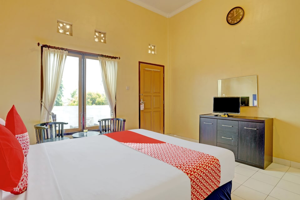OYO 3096 Hotel Dewi Warsiki Near Gilimanuk Port, Jembrana, Bali