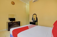 OYO 3096 Hotel Dewi Warsiki Near Gilimanuk Port