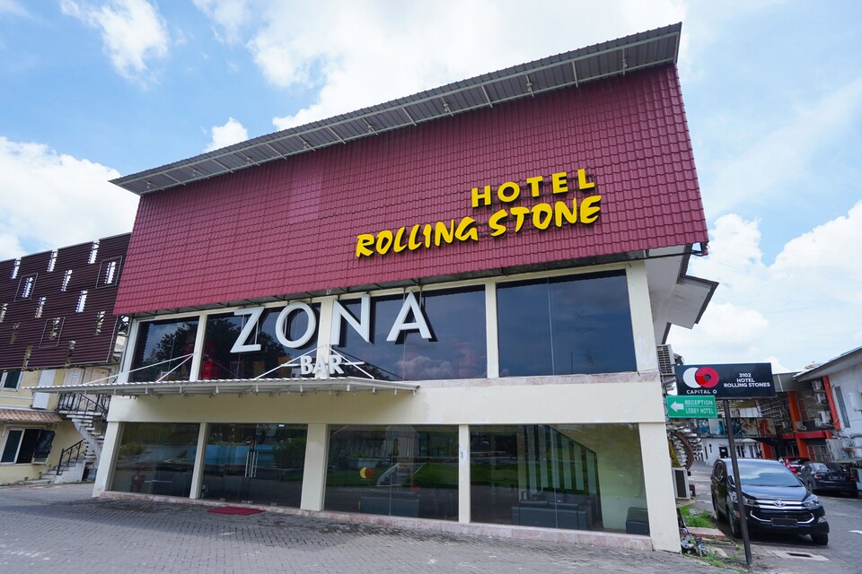 Capital O 3102 Rollingstone Hotel, Sukomanunggal, Surabaya