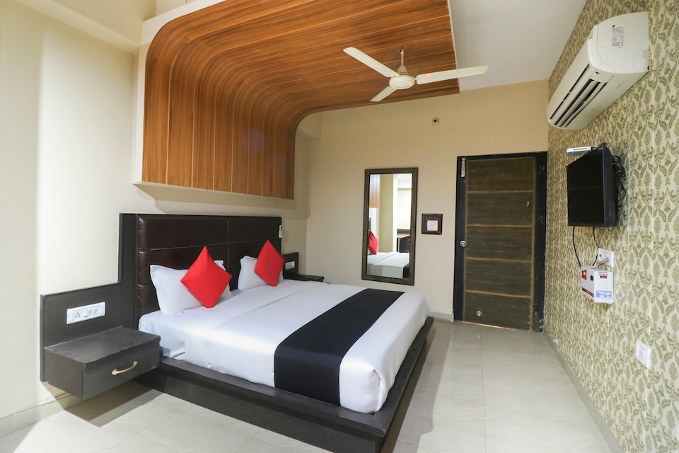 Capital O 5866 Hotel Imperial Blue, SIDCUL-BHEL-Bahadarabad, Haridwar