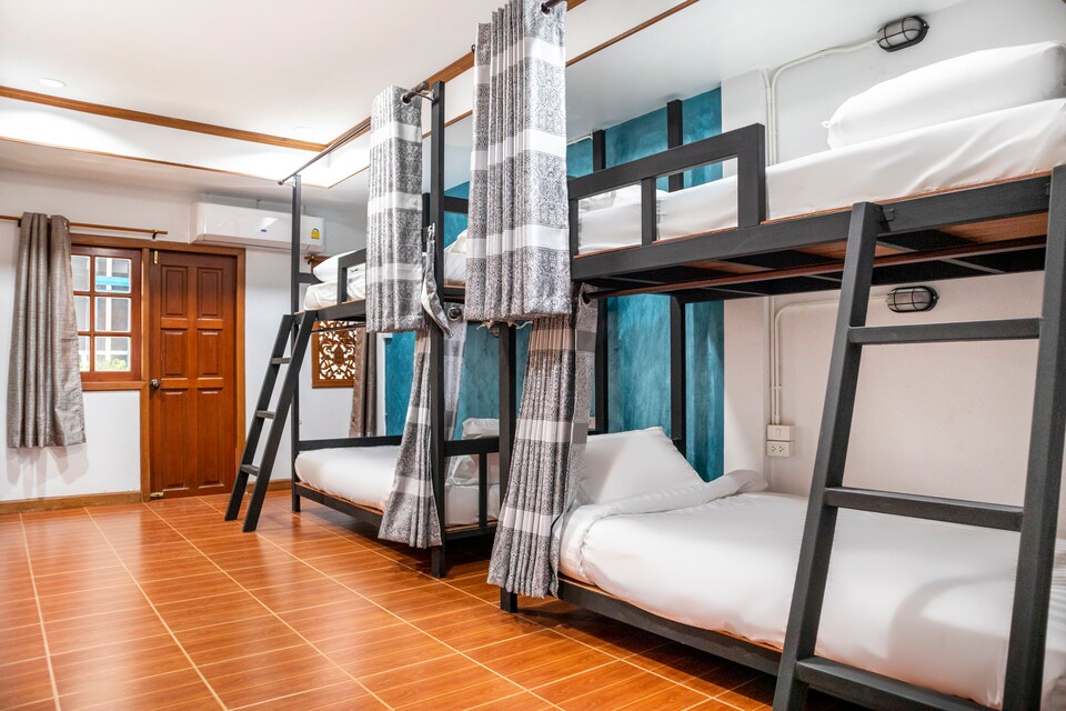 OYO 736 Green Poshtel, Outter Chalong P3, Phuket