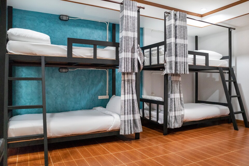 OYO 736 Green Poshtel, Outter Chalong P3, Phuket