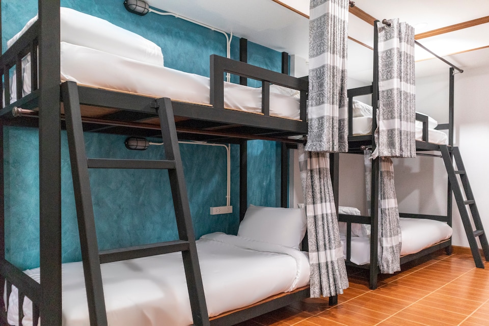 OYO 736 Green Poshtel, Outter Chalong P3, Phuket