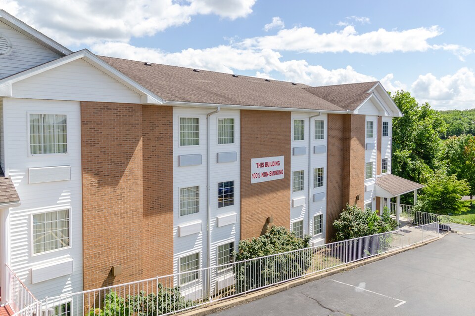 OYO Hotel Osage Beach by Lake of the Ozarks, C65065, Osage Beach MO