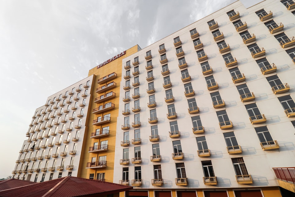 Capital O 70760 Hotel Grand 81, Faridabad, Faridabad