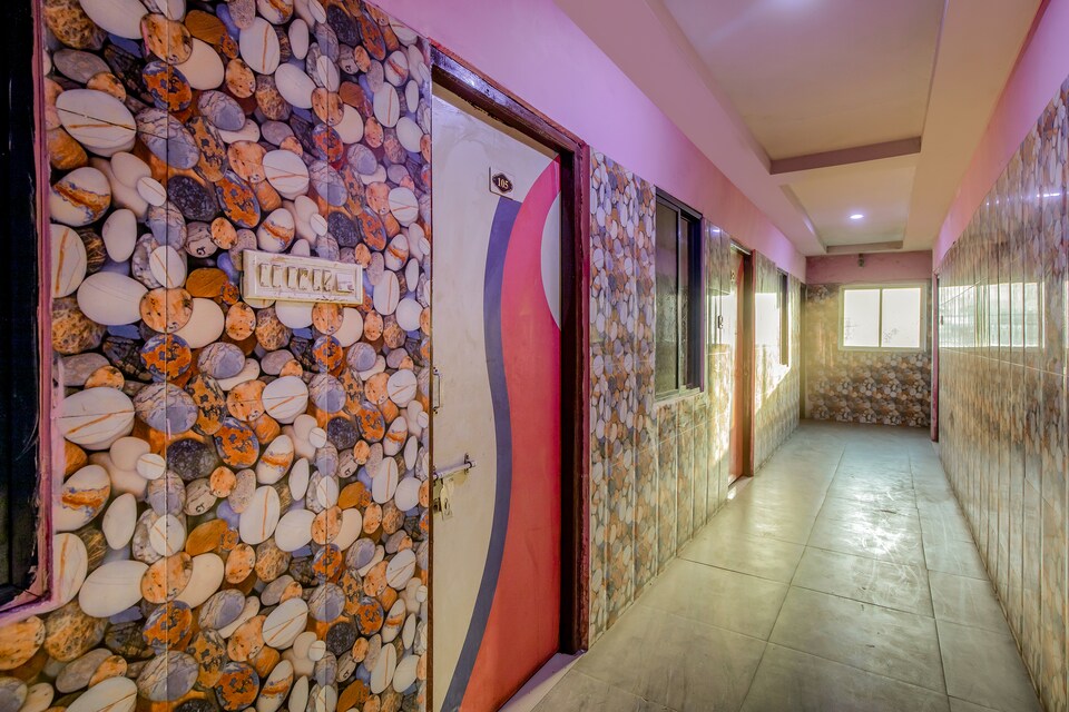 SPOT ON 70774 Hotel Rajshree, Main Market Ujjain, Ujjain