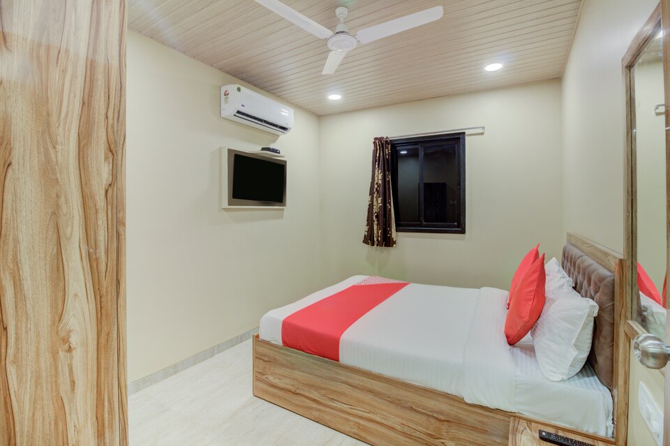 OYO 70808 Hotel Shiva International, Andheri West, Mumbai