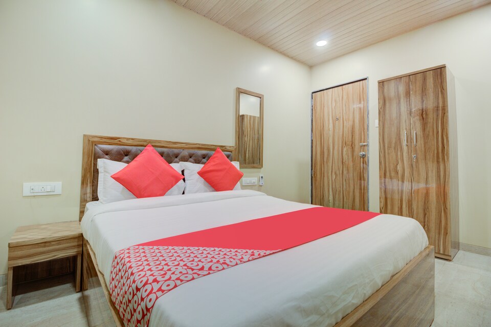 OYO 70808 Hotel Shiva International, Andheri West, Mumbai