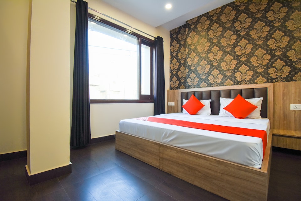 OYO 70825 Hotel Road Star, Golden Temple Road Amritsar, Amritsar