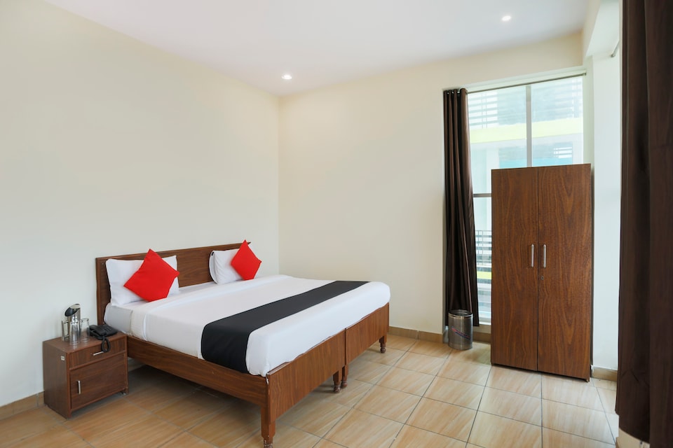 Capital O Royal Residency 2 Near Noida Sector 81 Metro Station, Noida Expressway SEZ, Noida