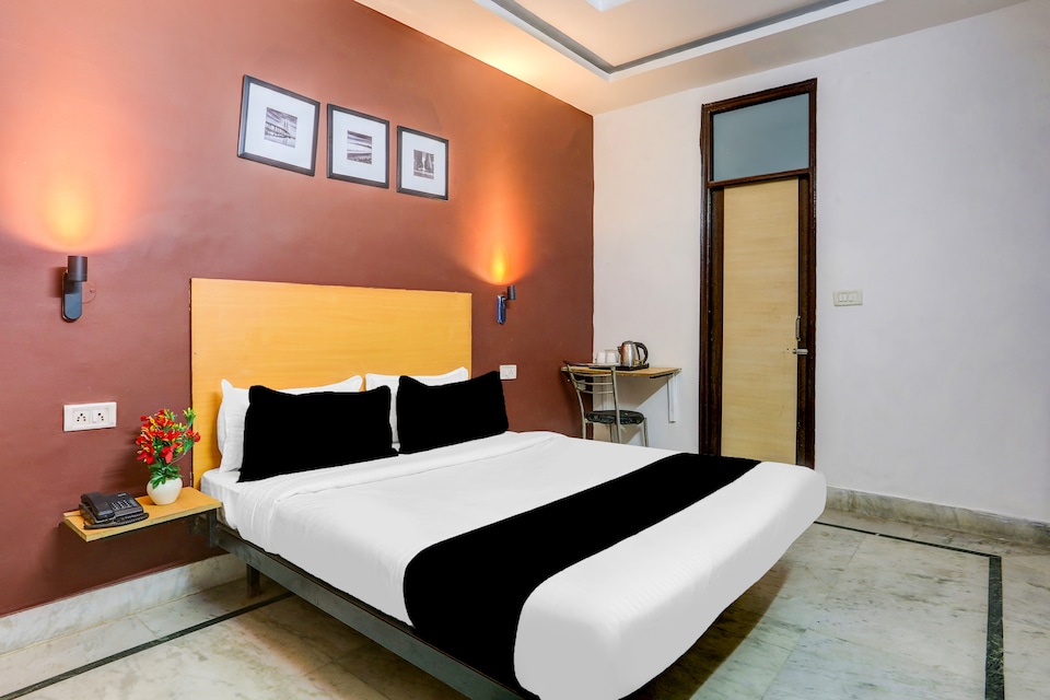 Super Hotel O East Punjabi Bagh Near Metro Station, Paschim Vihar Delhi, Delhi