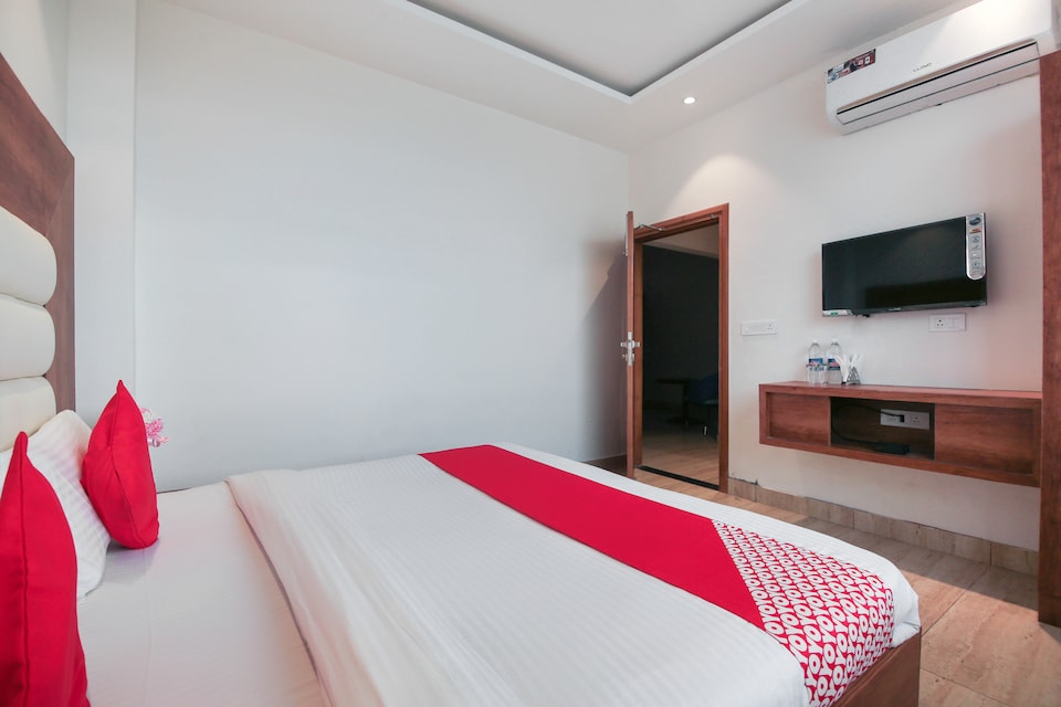 OYO 70911 Shaurya Resort, Jammu, Jammu