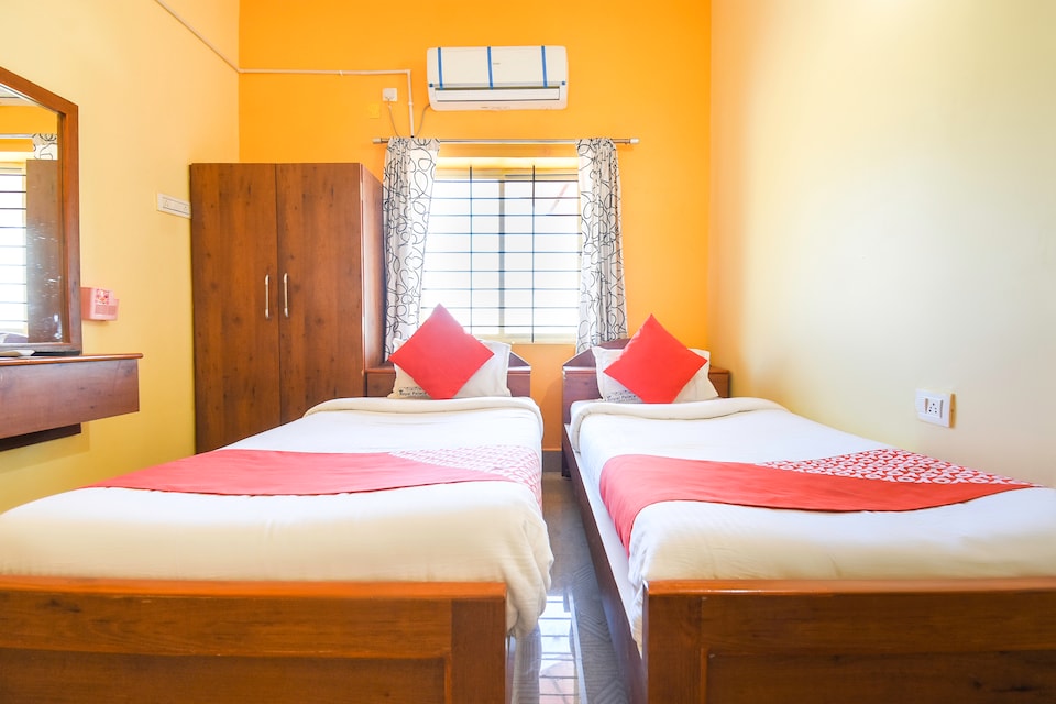 OYO 70921 New Royal Palace Lodge, Hospet, Hospet