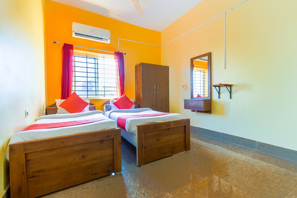 OYO 70921 New Royal Palace Lodge, Hospet, Hospet