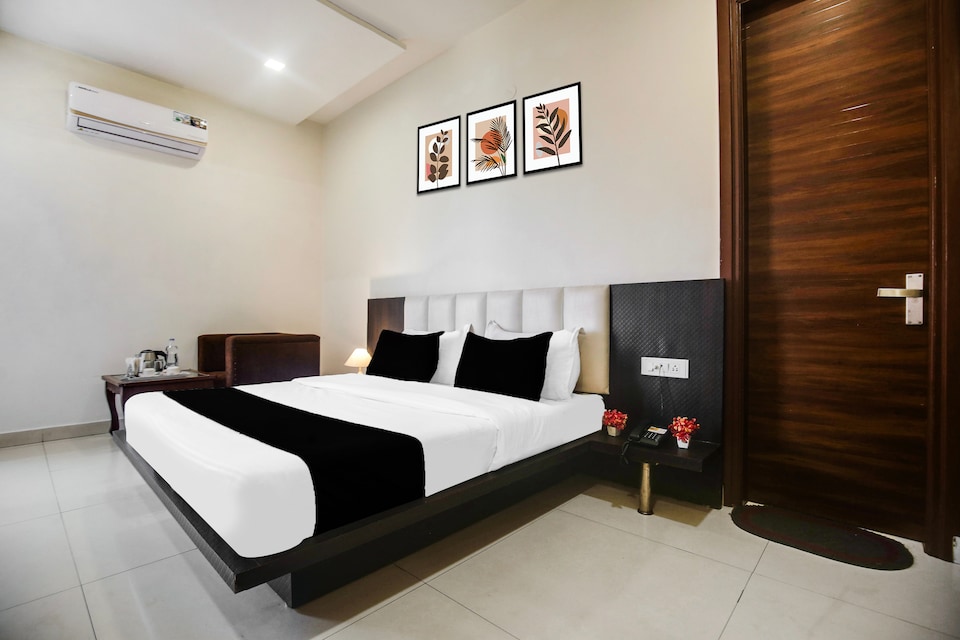 Super Collection O Amritsar Near Railway Station, Queens Road Amritsar, Amritsar
