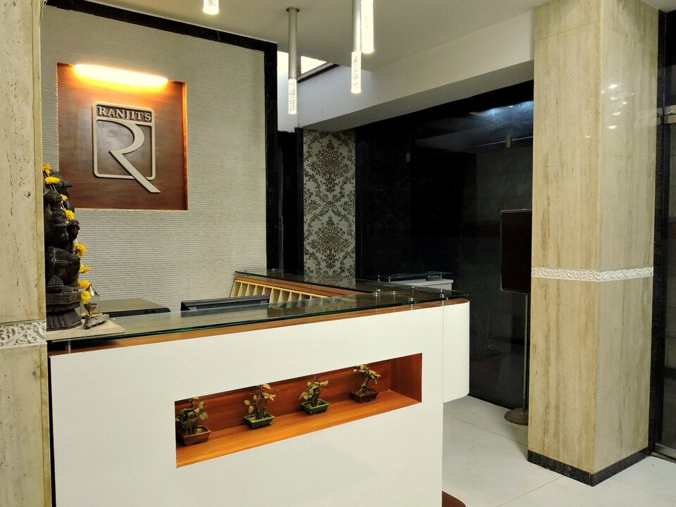 OYO 5894 Hotel Ranjeet, Hamidia Road Bhopal, Bhopal