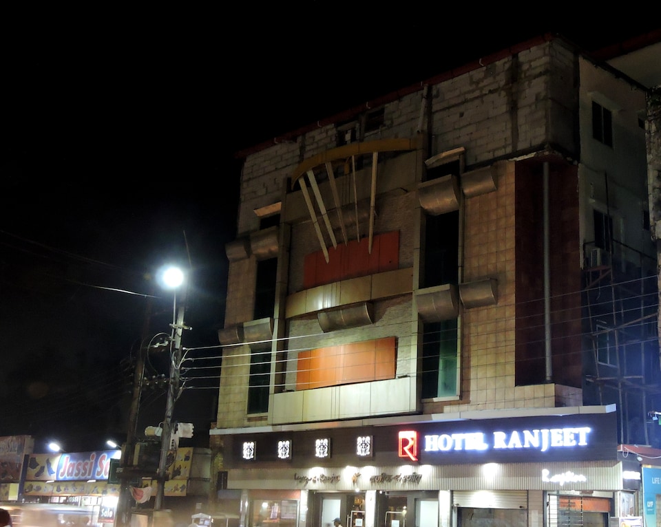 OYO 5894 Hotel Ranjeet, Hamidia Road Bhopal, Bhopal