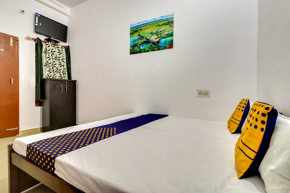 SPOT ON 70947 HOTEL SAURABH INN, SGPGI Lucknow, Lucknow