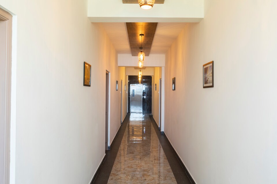 Capital O 70955 Hotel Waves Inn , OMR Chennai, Chennai