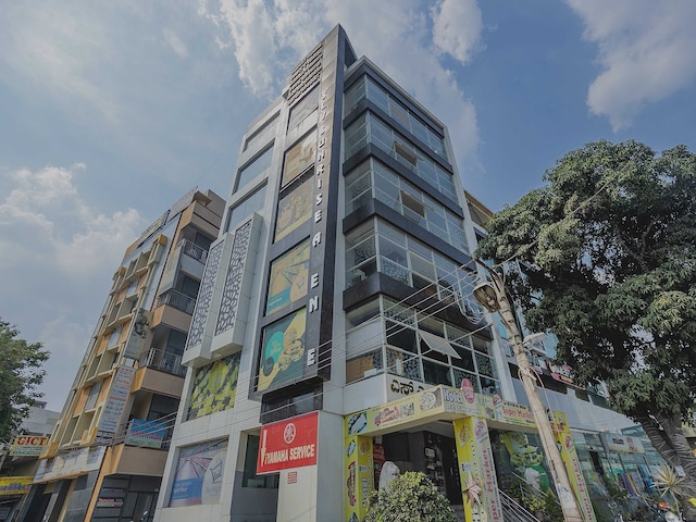 Super Collection O Indian Suites Near Sitara Restaurant