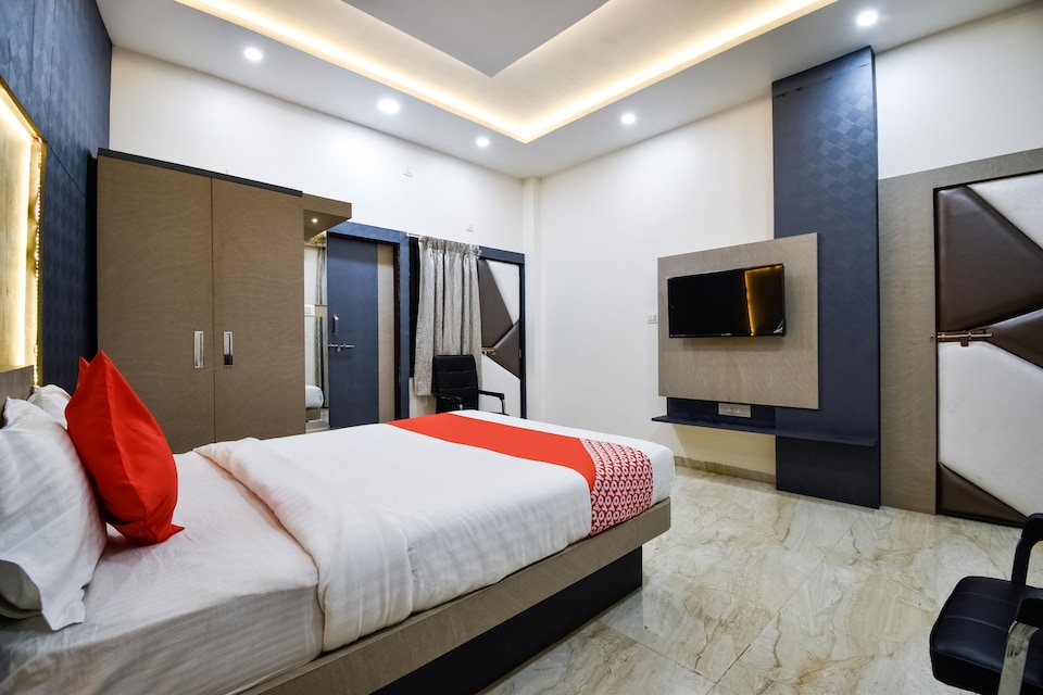 OYO 70990 Hotel Blue Diamond, CA road Gandhibagh Road, Nagpur