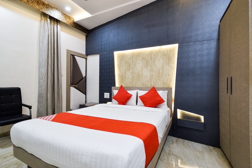 OYO 70990 Hotel Blue Diamond, CA road Gandhibagh Road, Nagpur