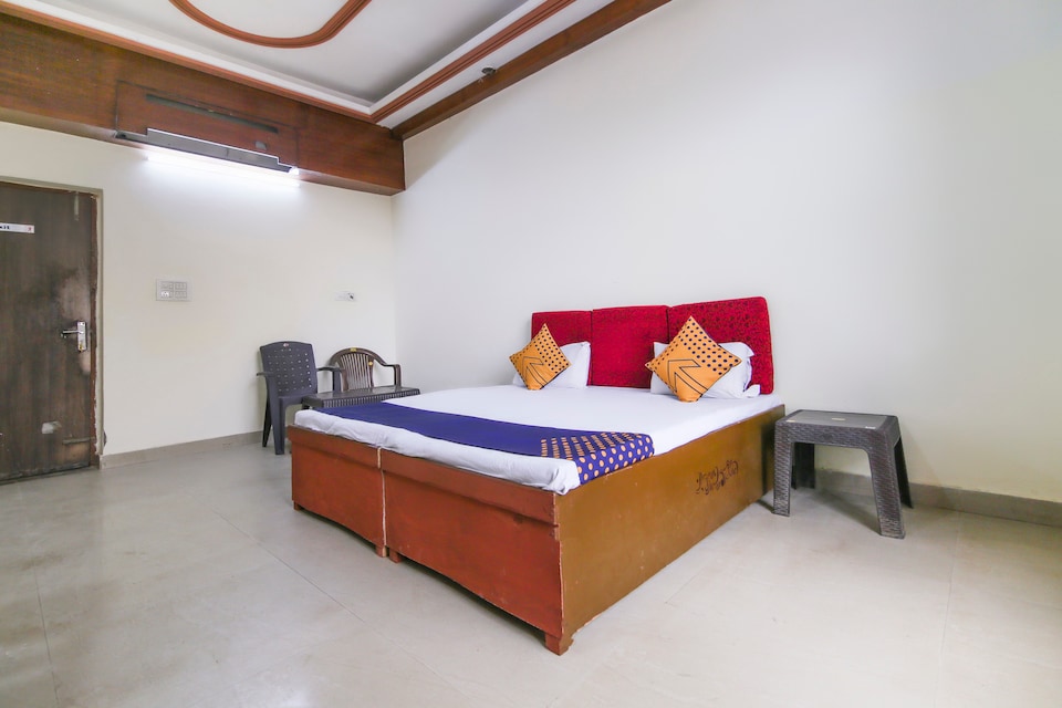 SPOT ON 71009 Dauji Home Stay, Fatehabad Road, Agra