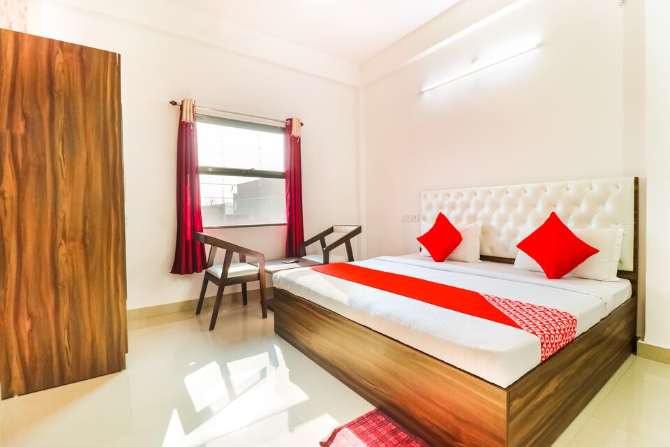 OYO 71011 Awadh Palace, Golghar, Gorakhpur