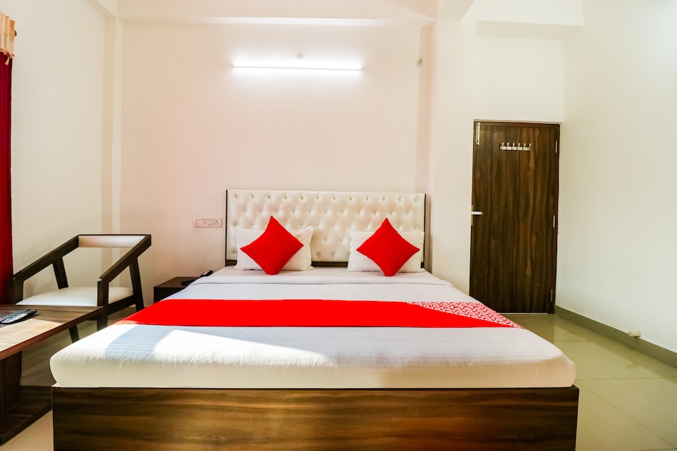 OYO 71011 Awadh Palace, Golghar, Gorakhpur