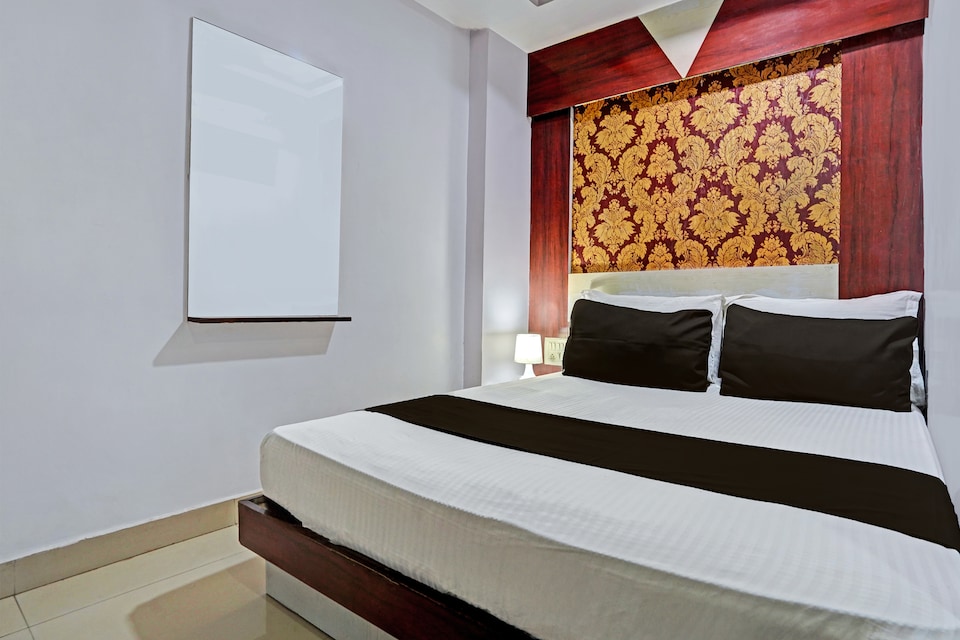 OYO Flagship Hotel Sagar Palace, Ashram Road Ahmedabad, Ahmedabad