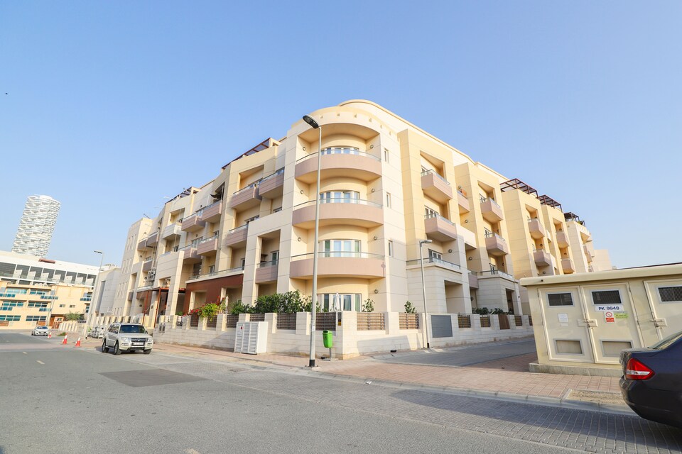OYO 493 Home Sandoval Gardens Studio Apartment, Jumeirah Village Circle Dubai, دبي