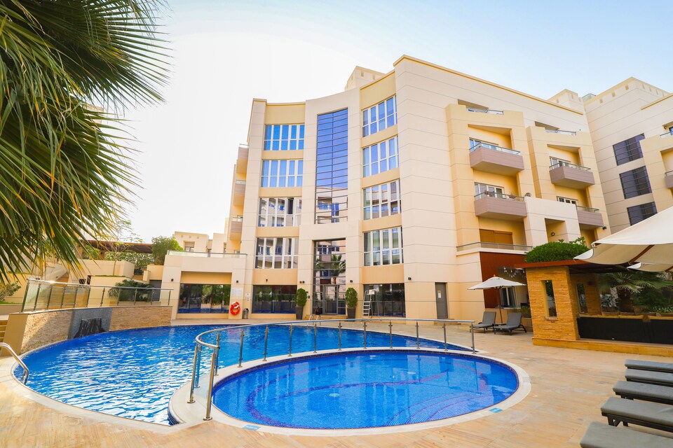 OYO 493 Home Sandoval Gardens Studio Apartment, Jumeirah Village Circle Dubai, دبي