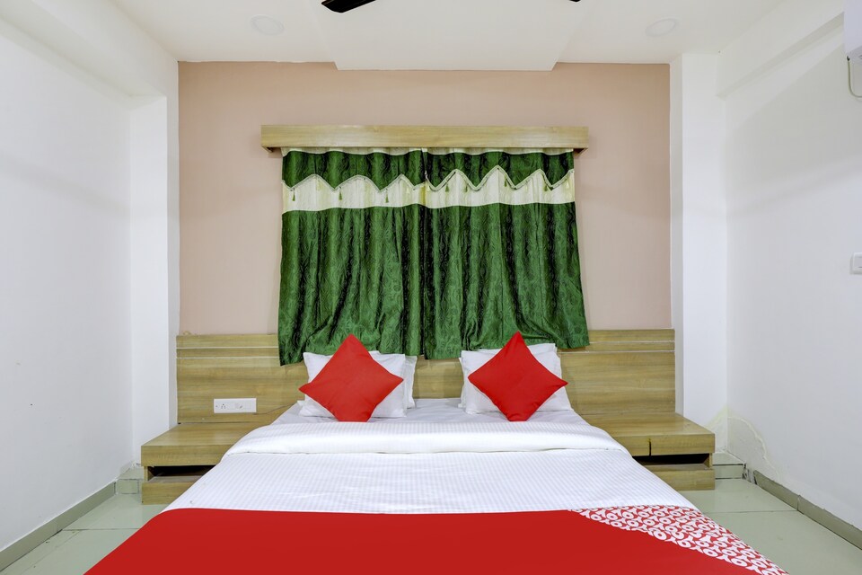Live on AHM861, Ashram Road-Usmanpura-Elisbridge-Navrangpura-Kalupur, Ahmedabad