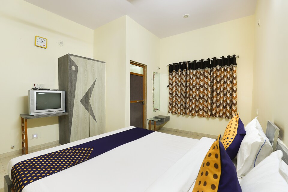 SPOT ON 71082 Hotel Vishala, Kadodra Surat, Surat