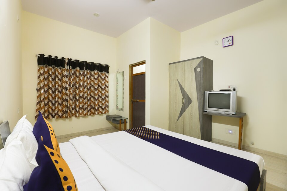 SPOT ON 71082 Hotel Vishala, Kadodra Surat, Surat